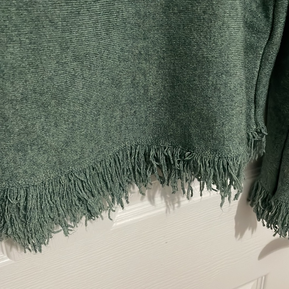Womens green knit frayed sage sweater - Picture 3 of 4